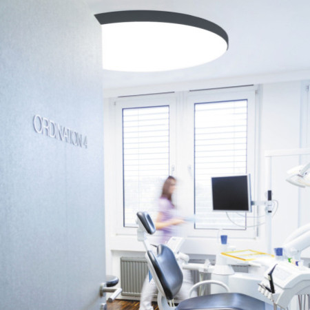 LED Deckenleuchte UGR unter 19 2H, schwarz, 80W|100W, IP44, DN1000, ColorSwitch 2700|3000|4000K, dimmbar