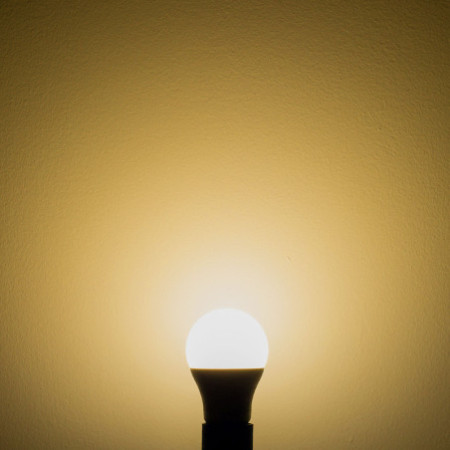 Baufassung E27 SET mit Federklemme, Öse und fix montierte LED bulb 9W, warmweiß